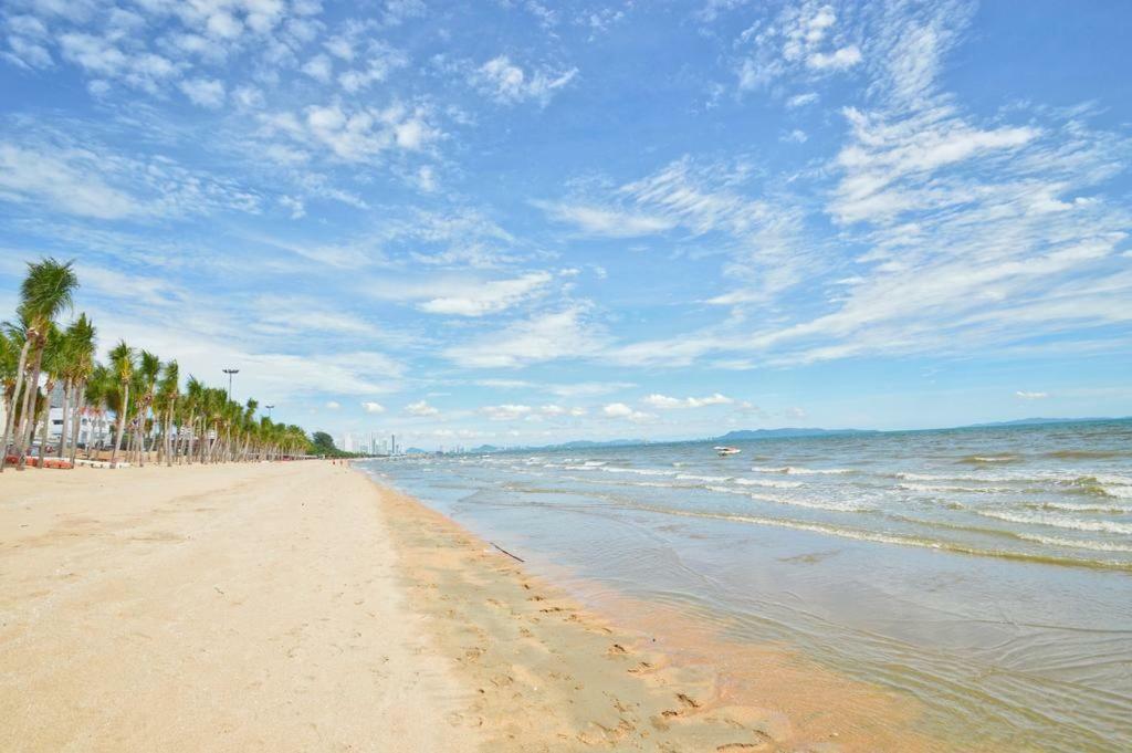 Appartamento Ar Aeras Pattaya Esterno foto